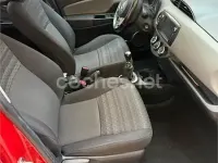 Usado Toyota Yaris Active 99 CV (72 kW) 2017 Rojo Berlina