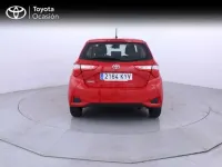 Usado Toyota Yaris Active 111 CV (81 kW) 2019 Rojo Utilitario