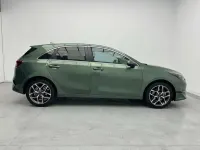 Usado Kia Ceed 101 CV (74 kW) 2023 Verde Utilitario