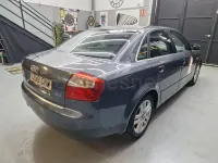 Usado Audi A4 130 CV (95 kW) 2003 Gris / plata Berlina