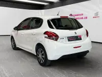 Usado Peugeot 208 Style 100 CV (73 kW) 2018 Blanco Utilitario