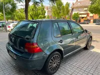 Usado VW Golf IV Highline 130 CV (95 kW) 2003 Gris / plata Berlina