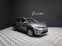 Usado Kia Stonic 100 CV (73 kW) 2025 Gris / plata SUV