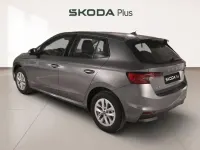 Usado Skoda Fabia Essence 80 CV (58 kW) 2025 Gris Utilitario