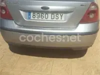 Usado Ford Mondeo Trend 155 CV (114 kW) 2005 Gris / plata Berlina