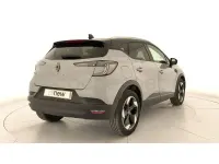 Usado Renault Captur Techno 100 CV (73 kW) 2025 Gris / plata SUV