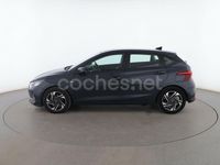 Usado Hyundai i20 101 CV (74 kW) 2020 Gris / plata Berlina