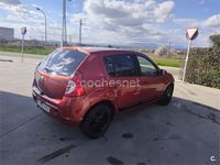 Usado Dacia Sandero Base 75 CV (55 kW) 2010 Granate Berlina