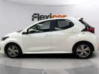 Usado Toyota Yaris Hybrid Active 116 CV (85 kW) 2025 Blanco Berlina