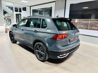 Usado VW Tiguan Sportline 150 CV (110 kW) 2022 Gris / plata SUV