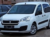 Usado Peugeot Partner Tepee Active 100 CV (73 kW) 2016 Blanco Monovolumen