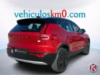 Käytetty Volvo XC40 Core 211 HP (155 kW) 2023 Punainen Katumaasturi