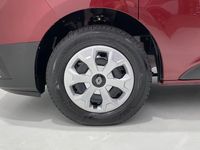 Usado Renault Trafic 110 CV (80 kW) 2025 Rojo Monovolumen