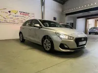 Usado Hyundai i30 95 CV (69 kW) 2019 Gris / plata Berlina