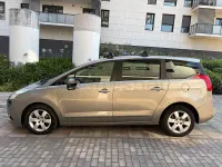 Usado Peugeot 5008 Allure 163 CV (119 kW) 2012 Beige Monovolumen