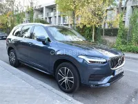 Używany Volvo XC90 Momentum 235 KM (172 kW) 2021 Niebieski SUV