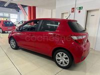Usado Toyota Yaris Active 70 CV (51 kW) 2018 Rojo Berlina