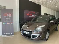 Usado Renault Grand Scénic Dynamique 105 CV (77 kW) 2010 Marrón Monovolumen