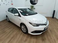 Usado Toyota Auris Hybrid Advance 136 CV (100 kW) 2017 Blanco Berlina