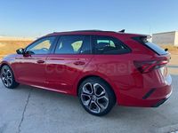 Usado Skoda Octavia RS 245 CV (180 kW) 2021 Rojo Familiar