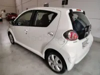 Usado Toyota Aygo City 68 CV (50 kW) 2013 Blanco Utilitario