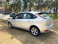 Usado Ford Focus Titanium 90 CV (66 kW) 2008 Gris / plata Berlina