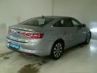 Usado Renault Talisman Zen 160 CV (117 kW) 2021 Gris / plata Berlina