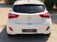 Usado Hyundai i30 100 CV (73 kW) 2015 Blanco Berlina