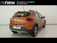 Usado Dacia Sandero Comfort 91 CV (66 kW) 2022 Naranja Berlina