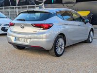 Usado Opel Astra Excellence 150 CV (110 kW) 2016 Gris / plata Berlina