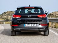 Usado Hyundai i30 110 CV (80 kW) 2022 Negro Berlina