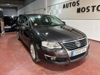 Usado VW Passat Highline 140 CV (102 kW) 2008 Gris Berlina