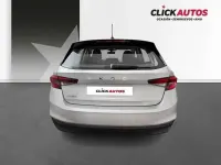 Usado Skoda Fabia Essence 80 CV (58 kW) 2025 Plateado Utilitario