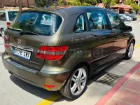 Usado Mercedes B180 109 CV (80 kW) 2010 Marrón Monovolumen