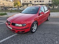 Usado Seat Leon Sport 105 CV (77 kW) 2004 Rojo Utilitario