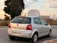 Usado VW Polo Highline 75 CV (55 kW) 2003 Gris / plata Berlina