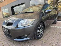 Usado Toyota Auris Luna 90 CV (66 kW) 2007 Gris / plata Utilitario