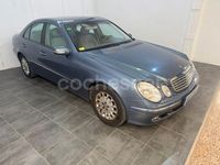 Usado Mercedes E220 Avantgarde 150 CV (110 kW) 2004 Gris / plata Berlina