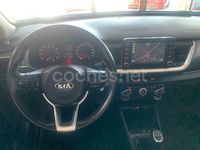 Usado Kia Stonic 100 CV (73 kW) 2020 Gris / plata SUV