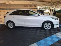 Usado Kia Ceed 120 CV (88 kW) 2023 Blanco Utilitario