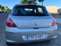 Usado Peugeot 308 120 CV (88 kW) 2008 Gris / plata Berlina