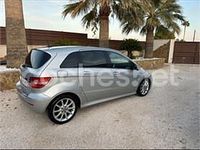 Usado Mercedes B200 140 CV (102 kW) 2007 Gris / plata Monovolumen