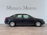 Usado Audi A4 130 CV (95 kW) 2002 Azul Berlina