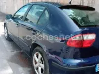 Usado Seat Leon 110 CV (80 kW) 2000 Azul Utilitario