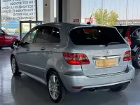 Usado Mercedes B200 140 CV (102 kW) 2007 Gris / plata Monovolumen