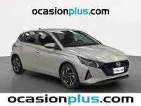 Usado Hyundai i20 100 CV (73 kW) 2022 Gris Utilitario