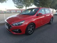 Usado Hyundai i30 116 CV (85 kW) 2021 Rojo Berlina