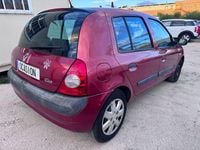 Usado Renault Clio II Campus 85 CV (62 kW) 2004 Rojo Berlina