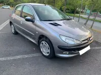 Usado Peugeot 206 70 CV (51 kW) 2002 Gris / plata Berlina