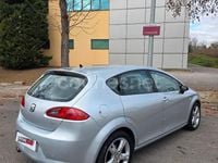 Usado Seat Leon Sport 105 CV (77 kW) 2008 Gris / plata Berlina
